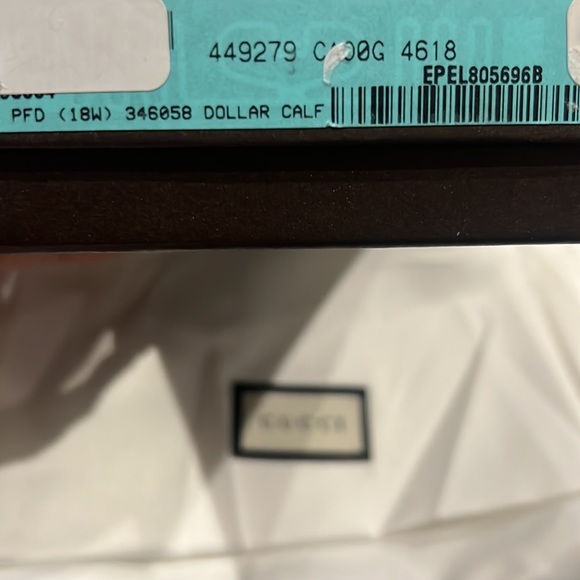 GUCCI black embossed zip around wallet. Brand new with dust bag and original box - Picture 6 of 8